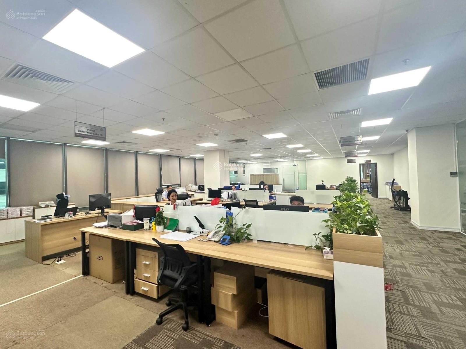 Free 1 tháng! Văn phòng 300m2, 1000m2 tại CIC Trung Kính khách mới ra cực đẹp, chia sẵn phòng