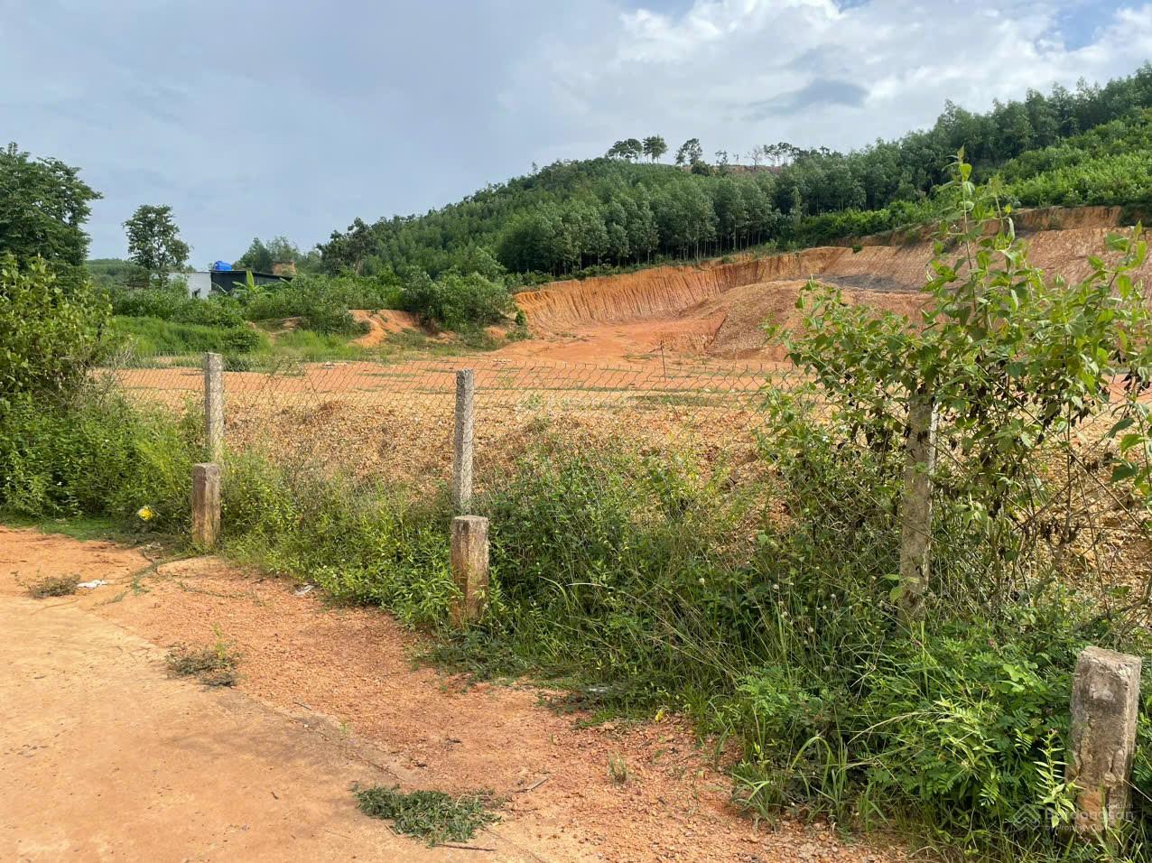 Cần bán lô đất 2.100m2 gần Quốc lộ 27C giao với ngã ba vào thị trấn Khánh Vĩnh