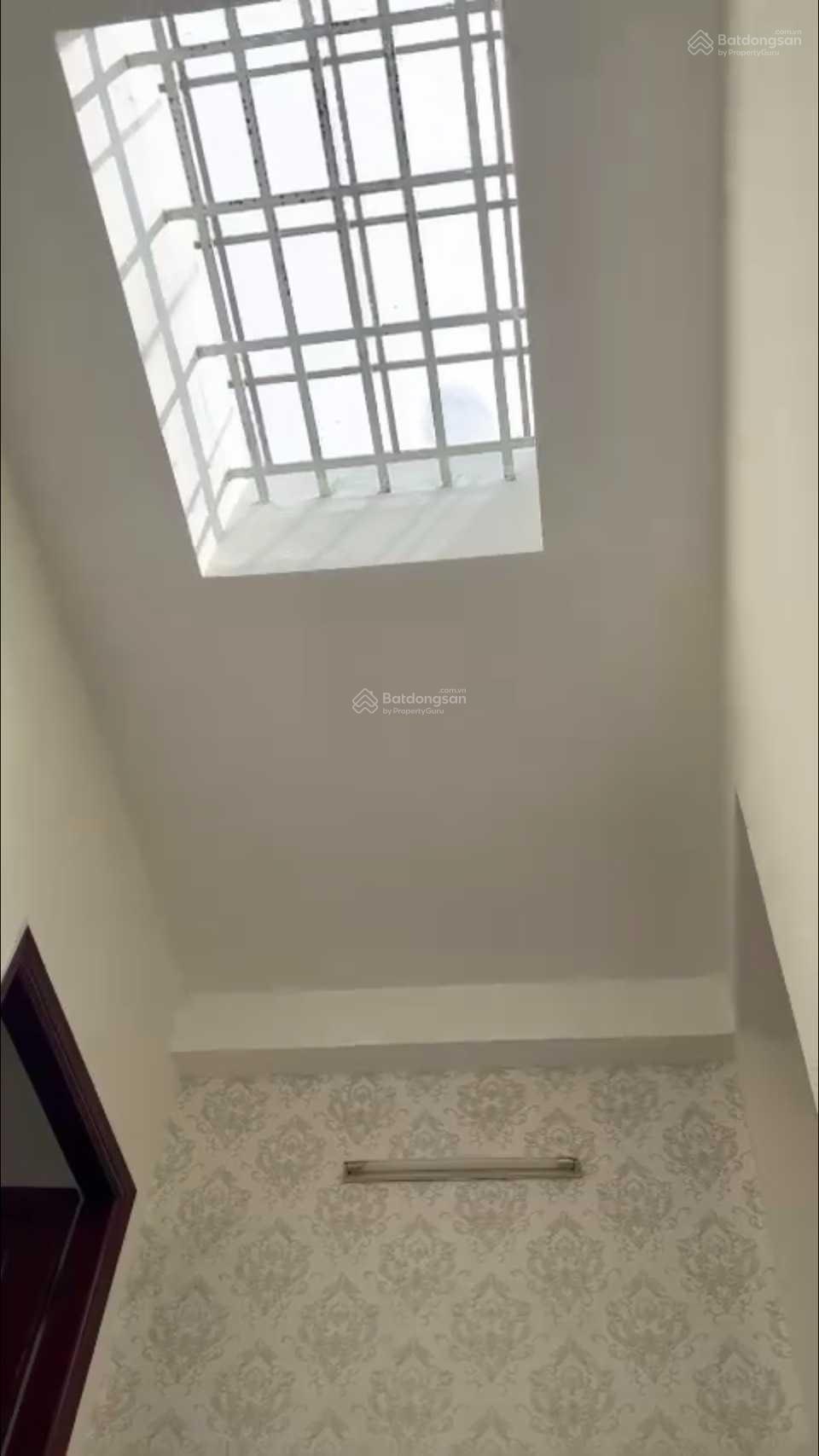 Mặt tiền Hoàng Sa Q3 bán gấp giá 5.5 tỷ, DT 5.5x4m, trệt 2 lầu kiên cố, HDT 20tr/th