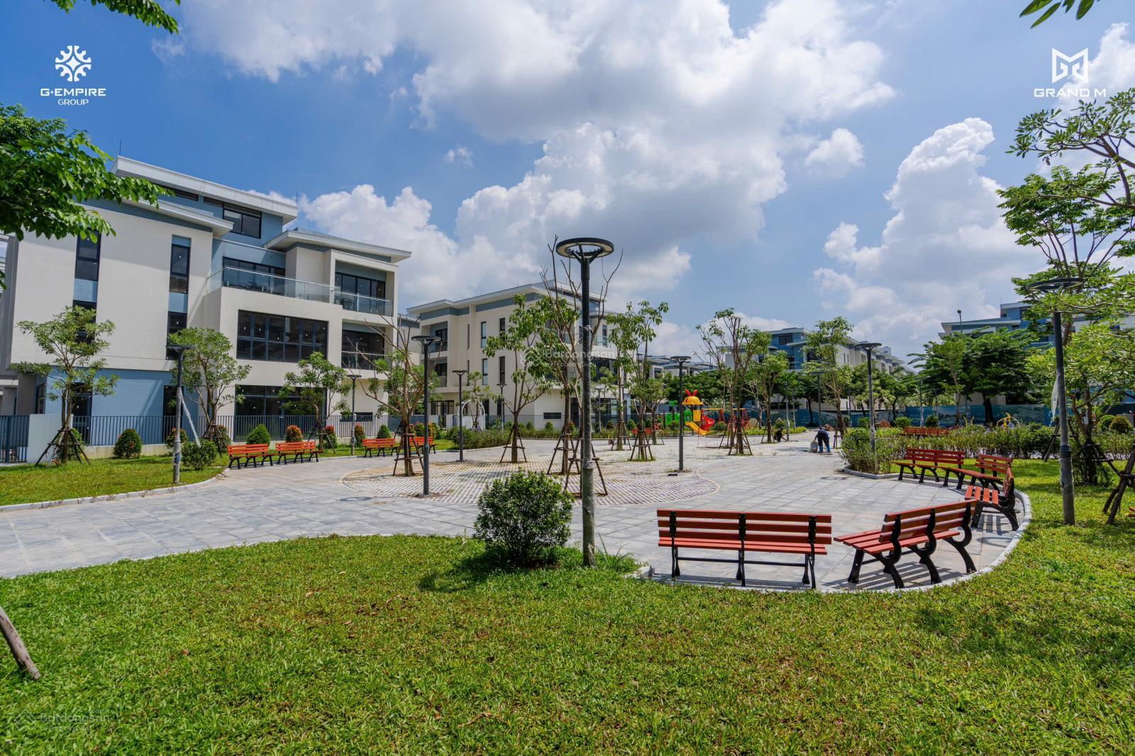 Cần bán lô góc hướng Đông Nam. Gần công viên. LH 0983 983 ***