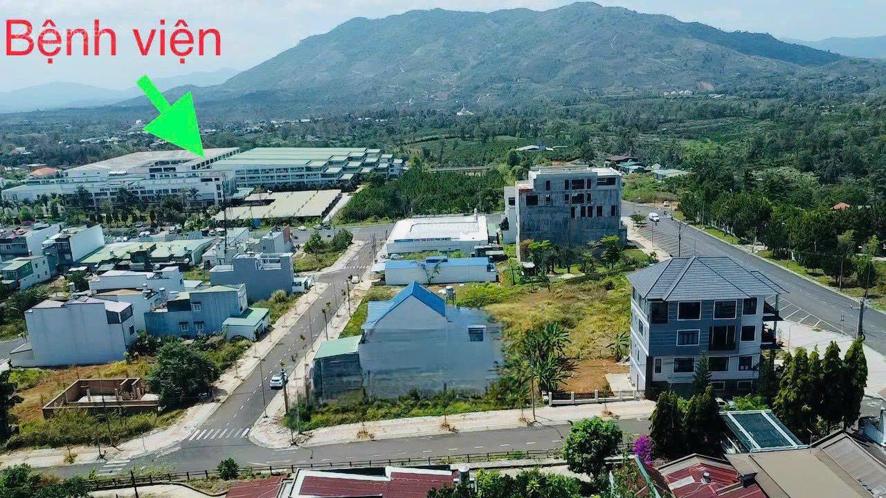 Đất đối diện bệnh viện Bảo Lộc 14x22m (TC) có sẵn khuôn viên kinh doanh chỉ 10,5 tỷ Đất đối diện bệnh viện Bảo Lộc 14x22m (TC) có sẵn khuôn viên kinh doanh chỉ 10,5 tỷ