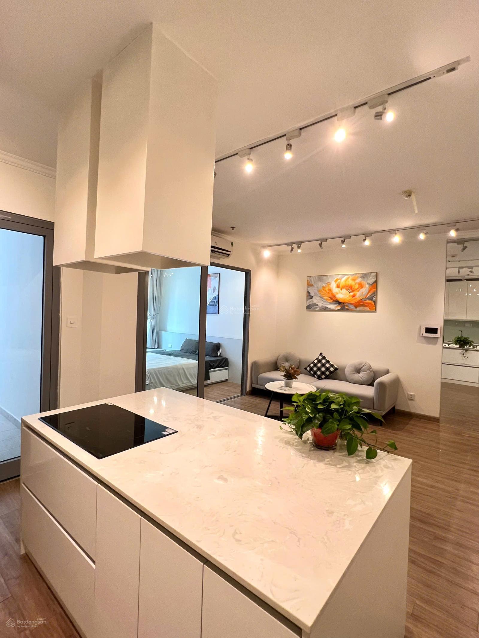 Chính chủ cần bán gấp căn hộ một ngủ toà Park 7 Times City, nội thất cao cấp. Giá 5 tỷ 350 có bớt Chính chủ cần bán gấp căn hộ một ngủ toà Park 7 Times City, nội thất cao cấp. Giá 5 tỷ 350 có bớt