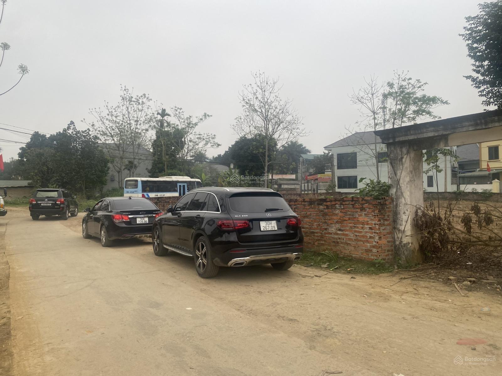 Siêu phẩm 300m2 trục chính thôn Miễu ngay cổng trường đại học Việt Nhật, giá hơn 30tr/m2