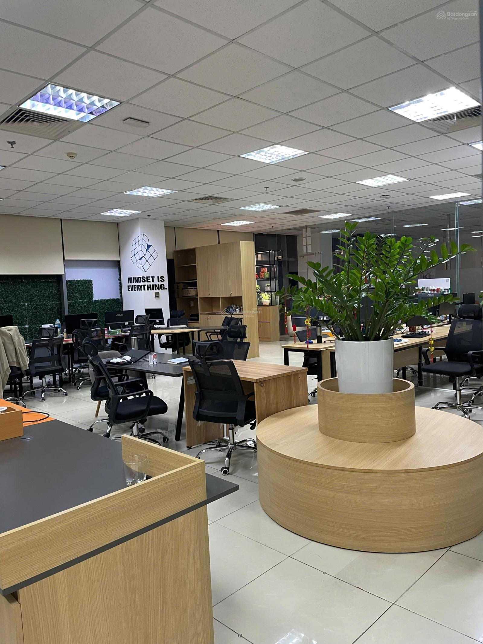 Cho thuê VP __ sẵn Fitout Nội Thất .. đường Nguyễn Thị Minh Khai Tòa Hạng B... DT: 140m2, 230m2,