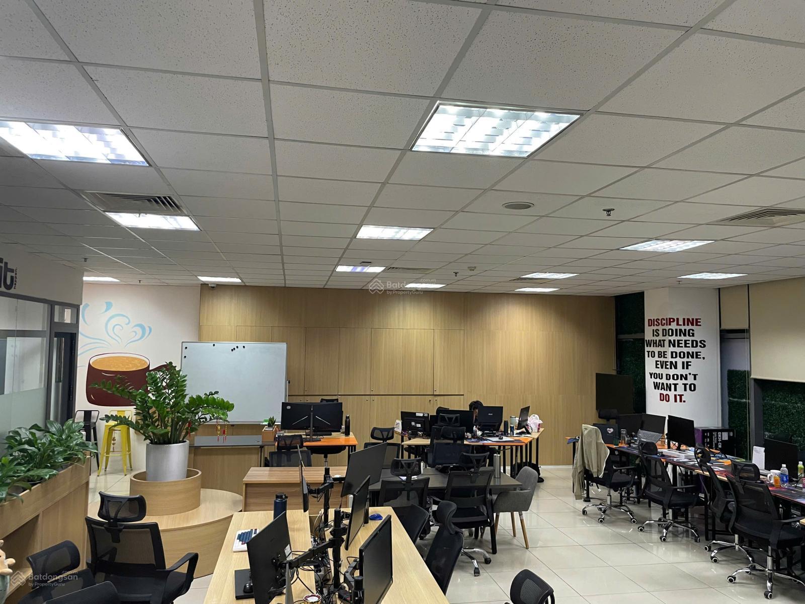 Cho thuê VP __ sẵn Fitout Nội Thất .. đường Nguyễn Thị Minh Khai Tòa Hạng B... DT: 140m2, 230m2,