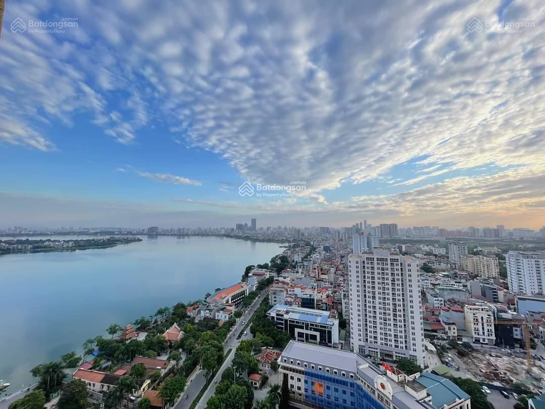Tôi cần bán tòa nhà 7 tầng thang máy gồm 5 PN khép kín. DT 50m2, cách Hồ Tây 30m. Ô tô đỗ gần nhà