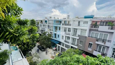Một căn nhà đẹp DT 5 x20m nhà 1 trệt 3 lầu bán giá 10.7 tỷ rẻ nhất Đại Phúc. LH 0777 789 ***
