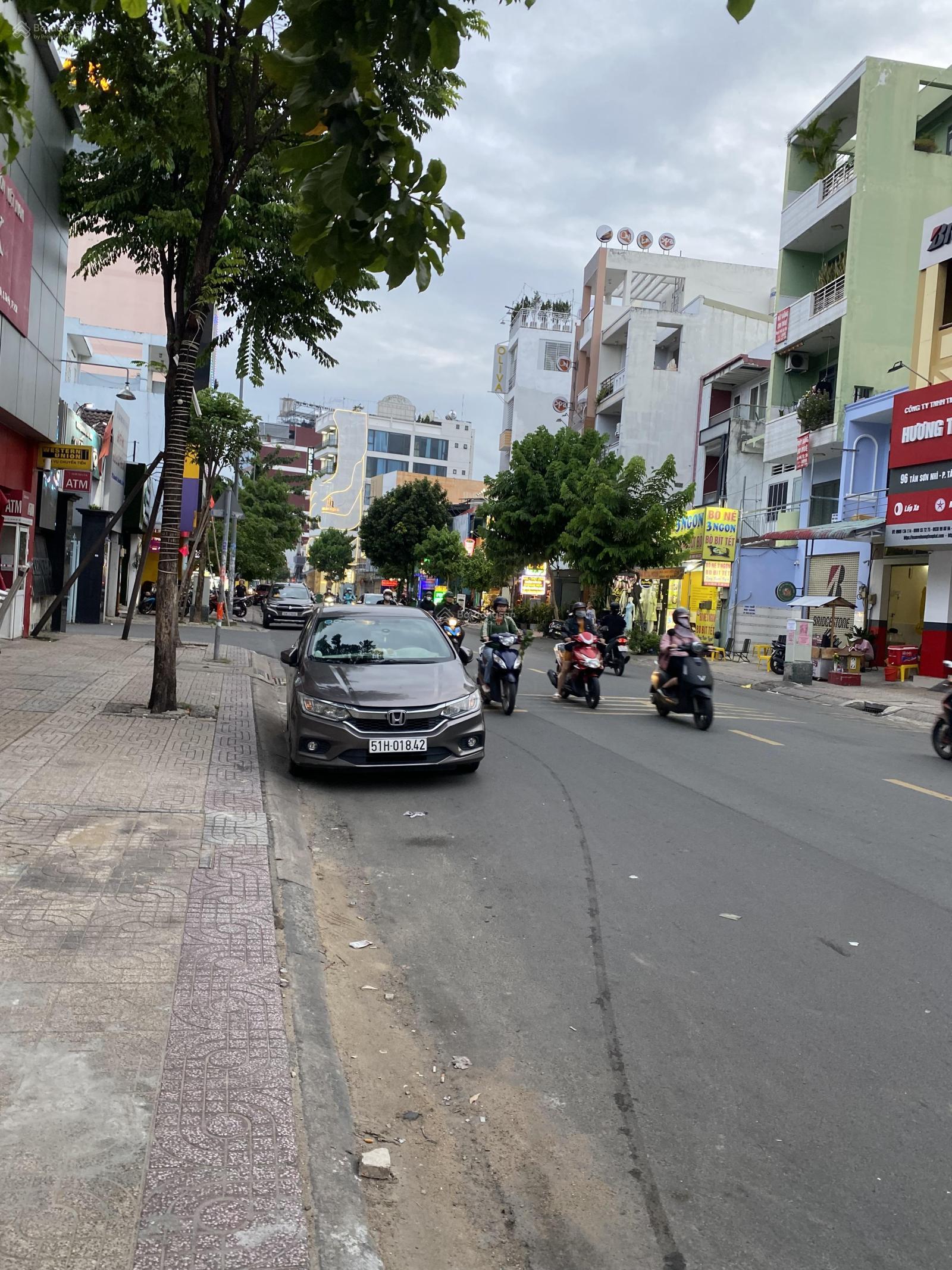 Chủ kẹt bán gấp MTKD Tân Sơn Nhì. DT 12m x 35m. Nhà cấp 4. Giá 60 tỷ