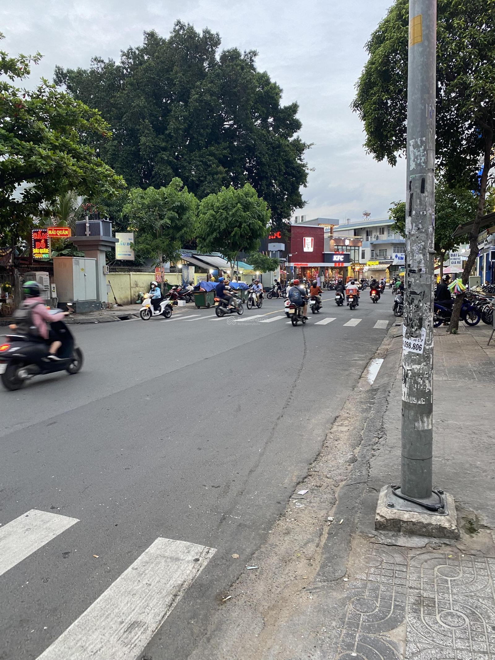 Chủ kẹt bán gấp MTKD Tân Sơn Nhì. DT 12m x 35m. Nhà cấp 4. Giá 60 tỷ