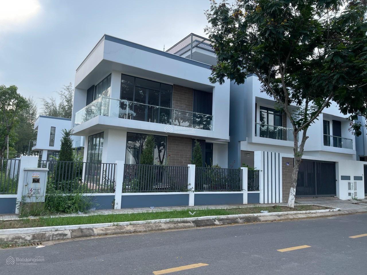 Gia đình cần tiền cho con du học nên bán gấp căn biệt thự 420m ngay gần hồ sinh thái giá 33ty