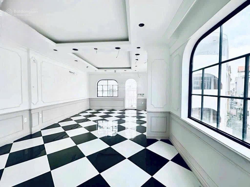 Bán góc 2 mặt tiền Lê Văn Sỹ, P: 14, Q. 3 (DT: 5,5X20m - 5 lầu - HĐT: 95tr - Gía: 35 tỷ)