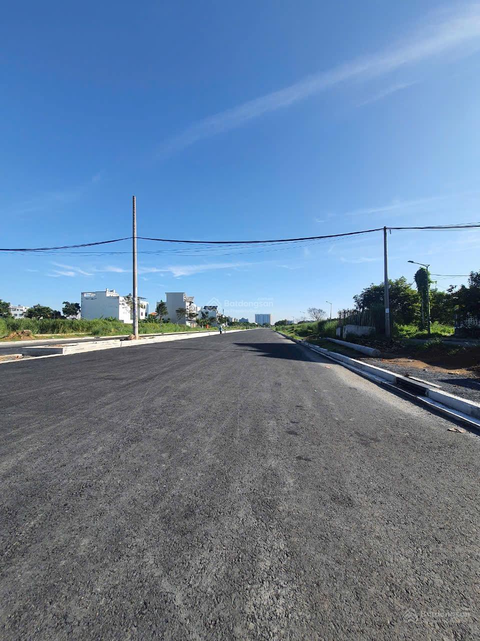 Bán đất khu dân cư Phong Phú 4 - Khang Điền. DT: 8 x 20m, giá 8.8 tỷ, sổ hồng riêng