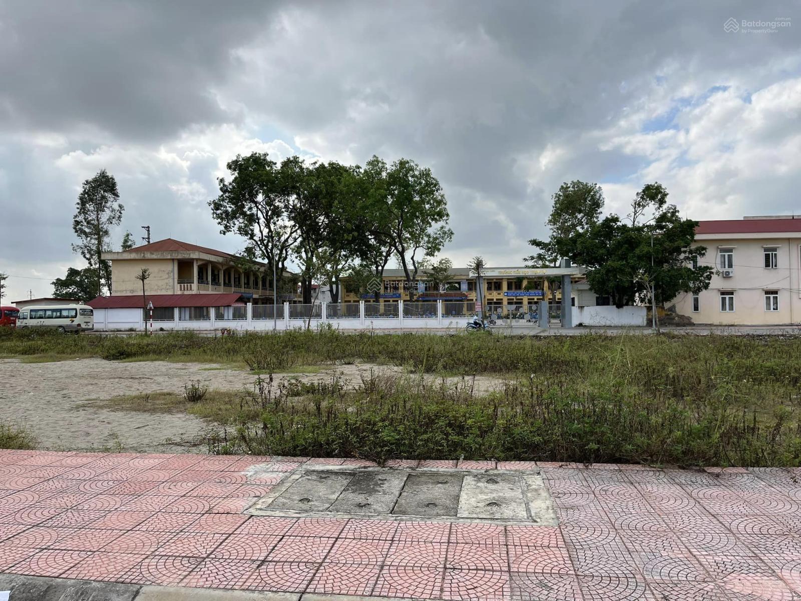 Bán đất có nhà 5T trục chính Trạm Lộ Thuận Thành Bắc Ninh Bán đất có nhà 5T trục chính Trạm Lộ Thuận Thành Bắc Ninh