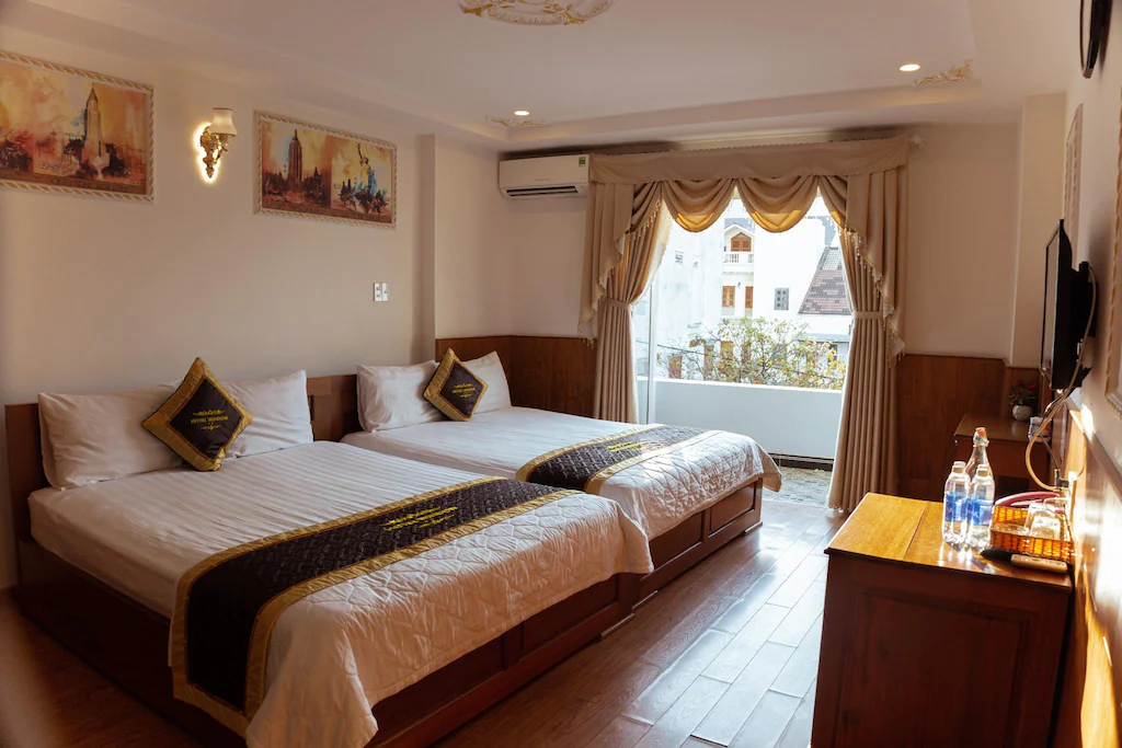 Bán khách sạn mặt phố Hàng Vôi, DT 95m2, xây 6 tầng thang máy, 18 phòng Bán khách sạn mặt phố Hàng Vôi, DT 95m2, xây 6 tầng thang máy, 18 phòng