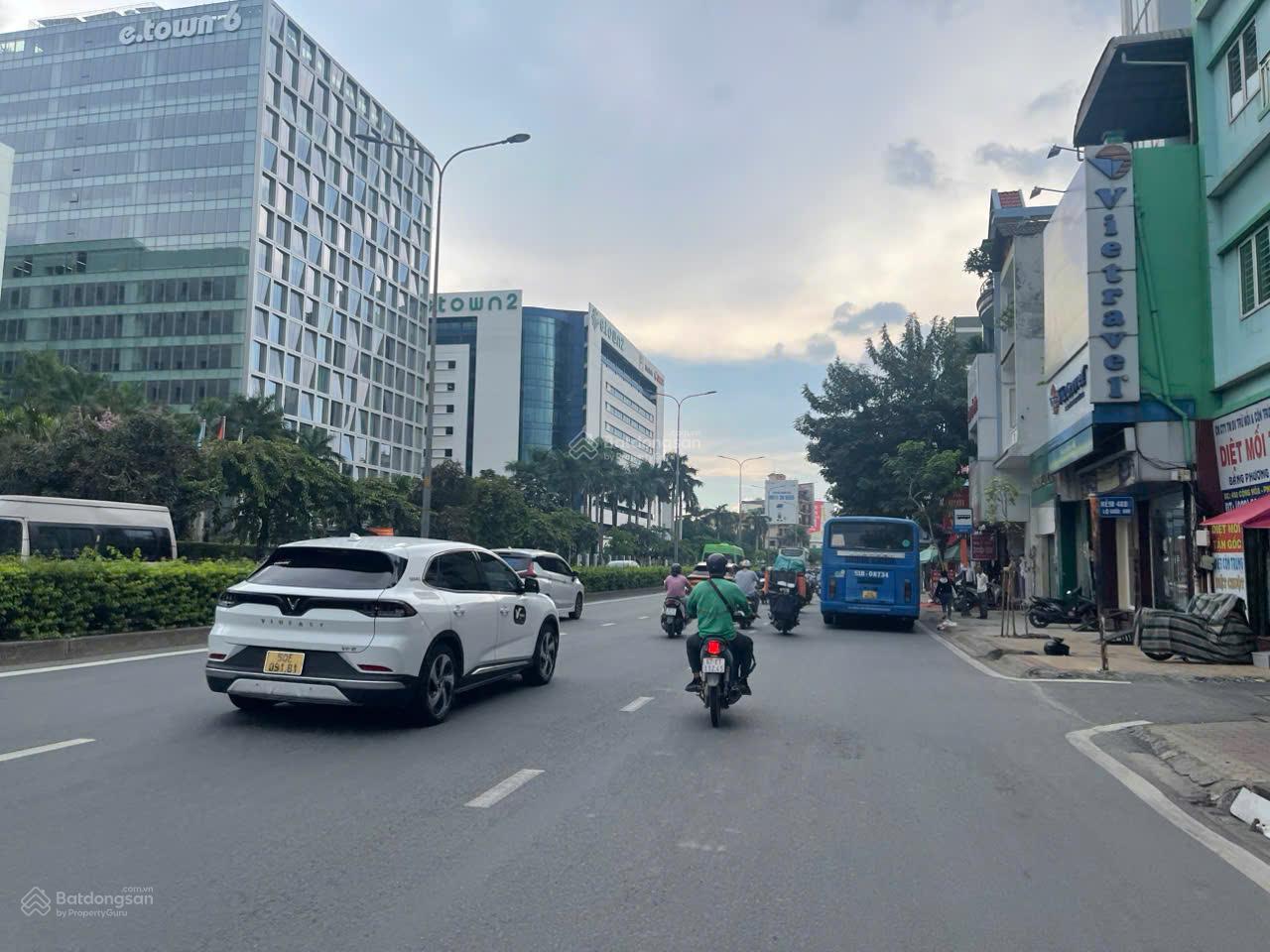 Mặt tiền Cộng Hoà 6x33m, cấp 4 tiện xây mới hầm lửng 6 lầu. Vị trí đẹp, sung ngay Hoàng Hoa Thám