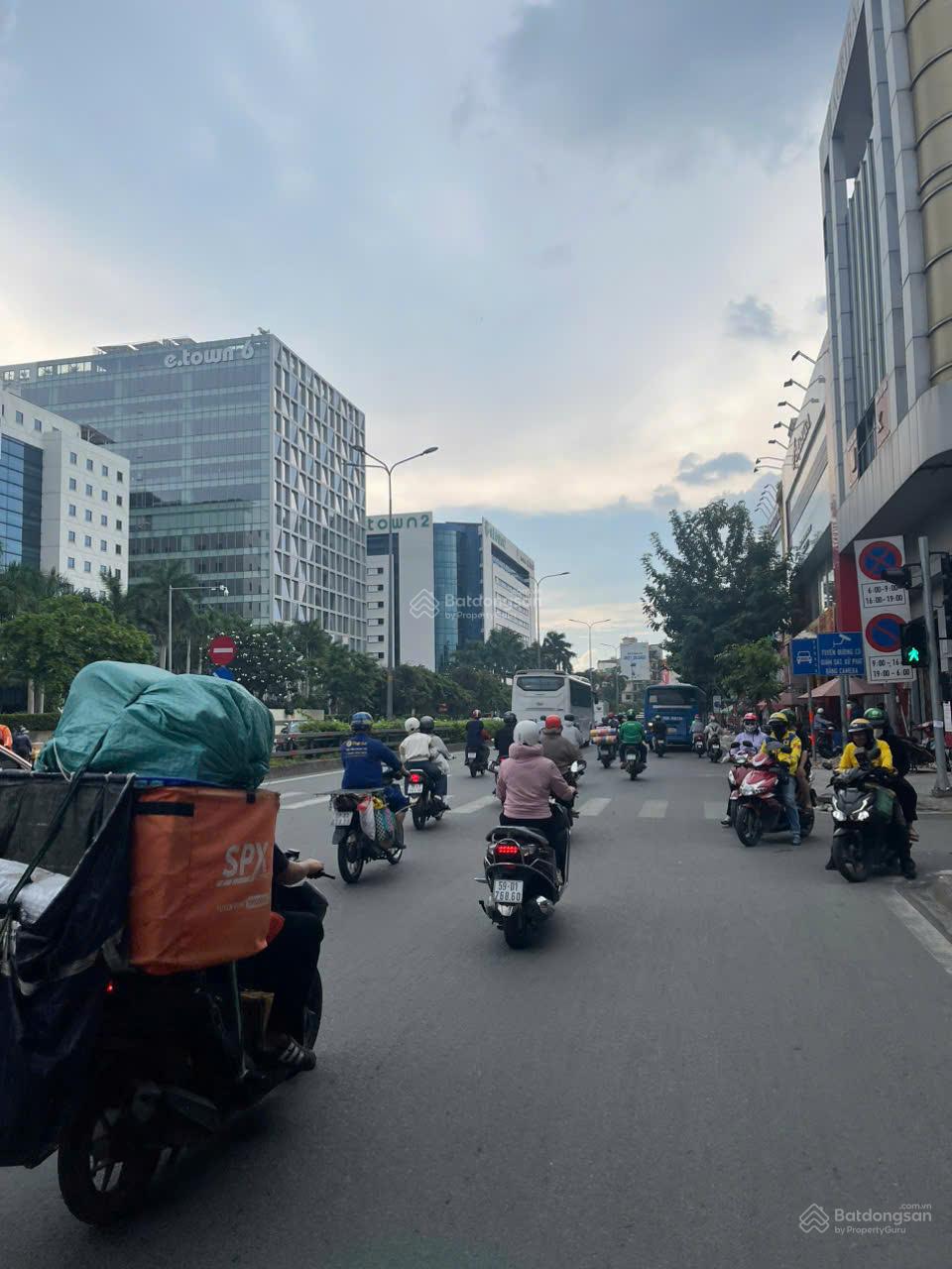 Mặt tiền Cộng Hoà 6x33m, cấp 4 tiện xây mới hầm lửng 6 lầu. Vị trí đẹp, sung ngay Hoàng Hoa Thám