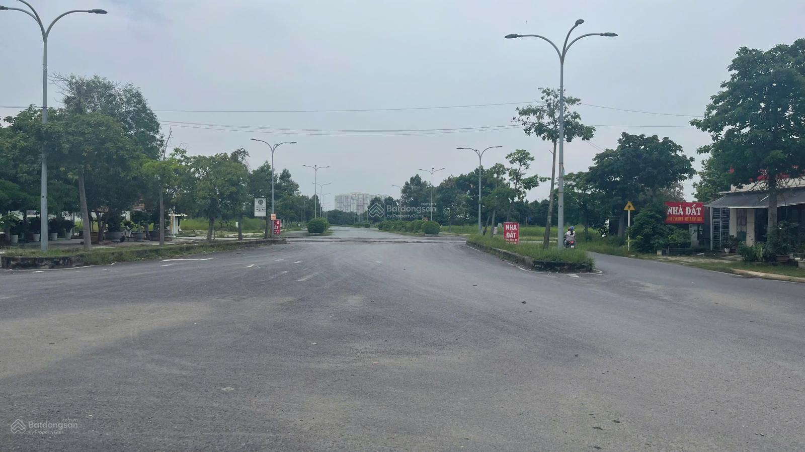 Nền Nhà Phố sổ hồng riêng View Công Viên trước sau cảng Sài Gòn Phú Xuân 196m2 giá 60tr/m2