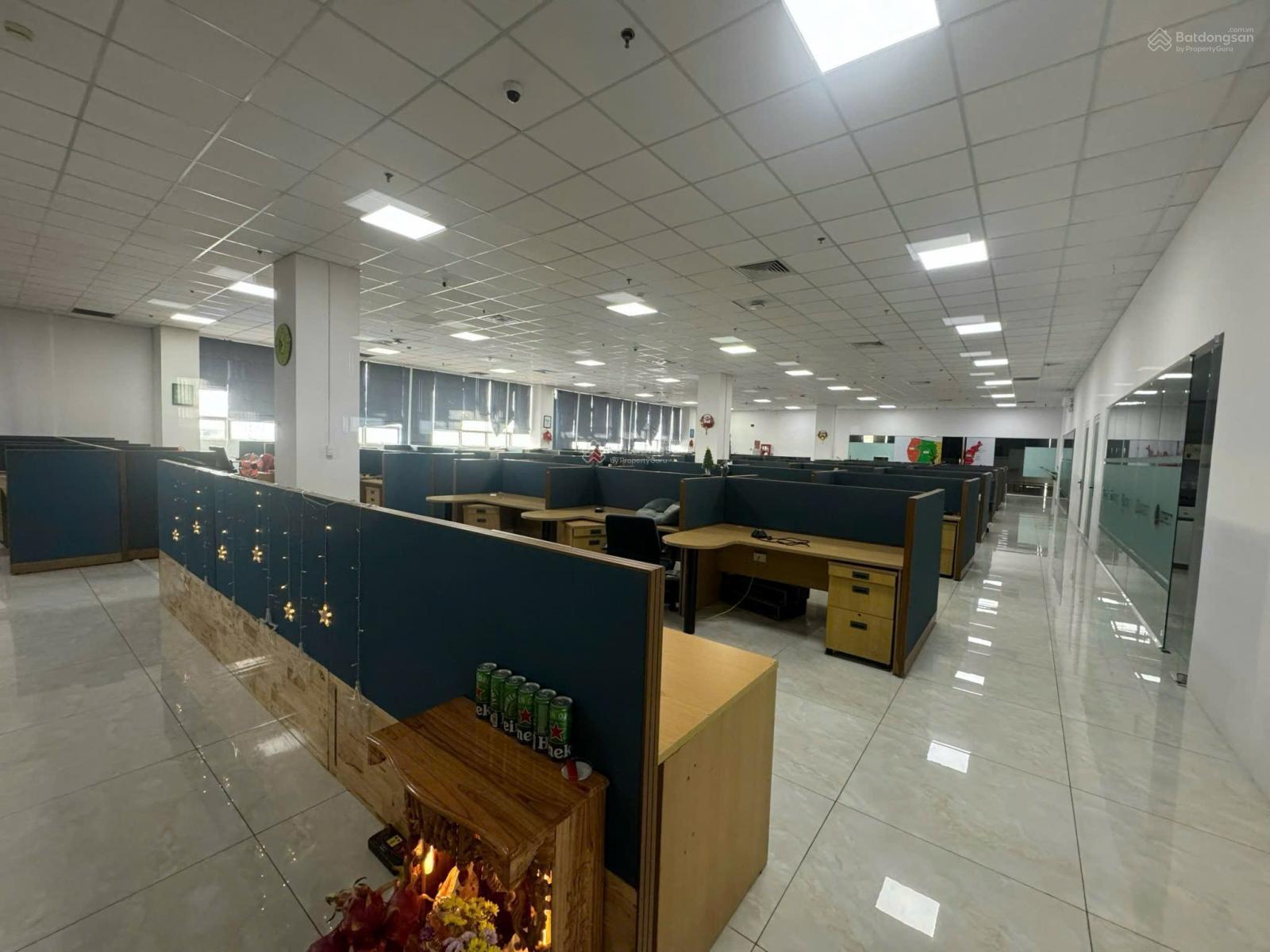 Cho thuê văn phòng diện tích lớn mặt tiền Huỳnh Tấn Phát Quận 7