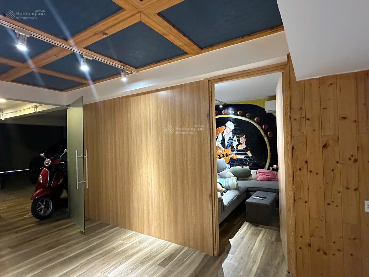 Biệt thự Him Lam Kênh Tẻ giá rẻ 41 tỷ DT 200m2 hầm trệt 3 lầu có thang máy, hợp đồng thuê 65tr/th