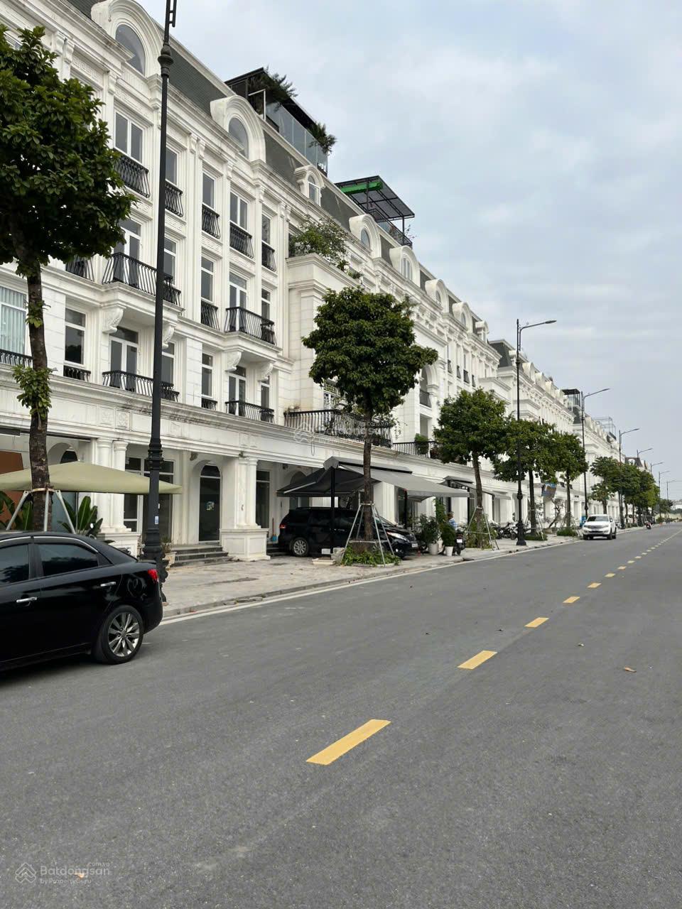 Bán nhà 5,5 tầng dự án Louis City Đại Mỗ mặt đường Lê Quang Đạo kéo dài DT 120m2, MT 6m, giá rẻ
