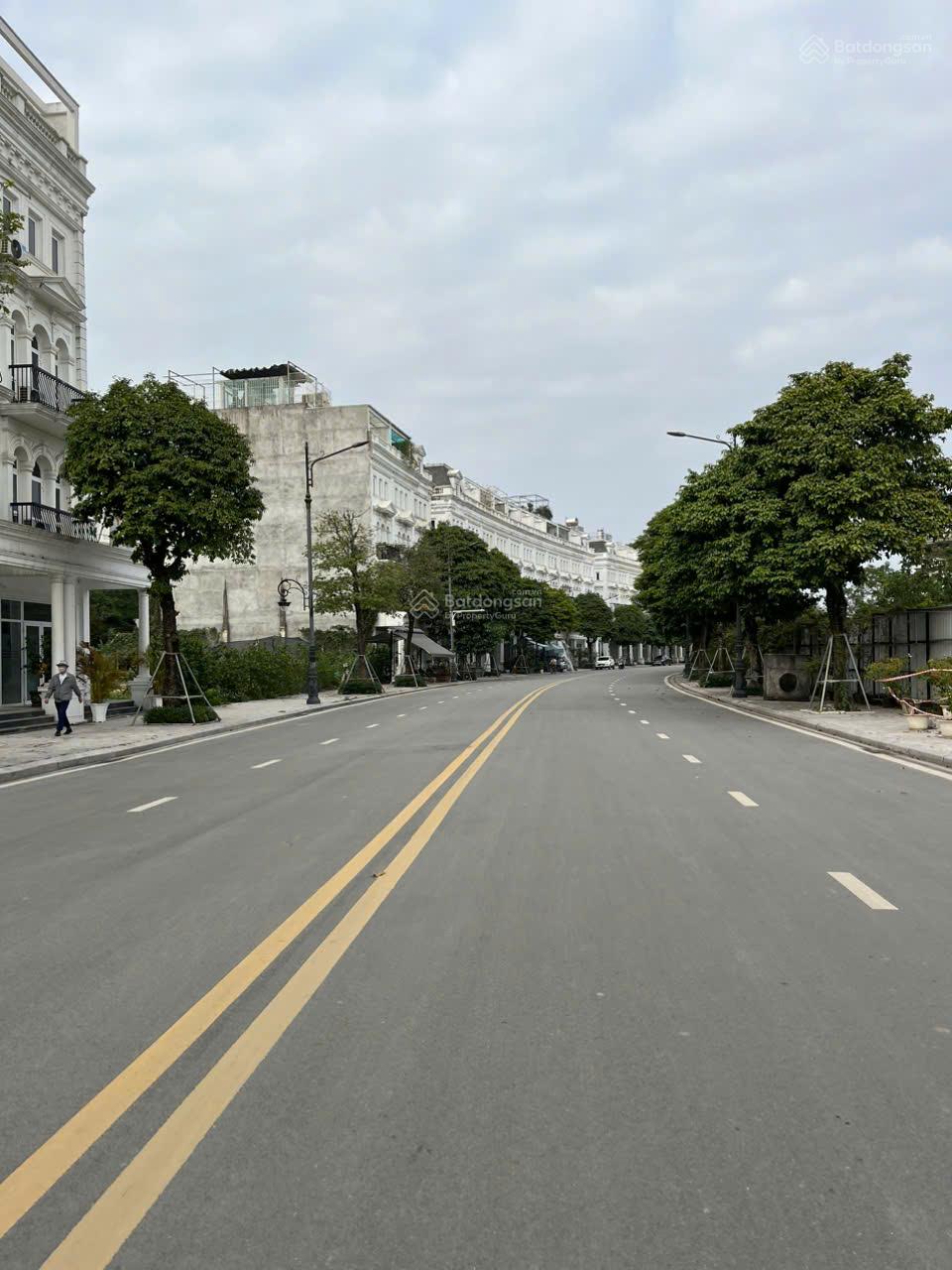 Bán nhà 5,5 tầng dự án Louis City Đại Mỗ mặt đường Lê Quang Đạo kéo dài DT 120m2, MT 6m, giá rẻ