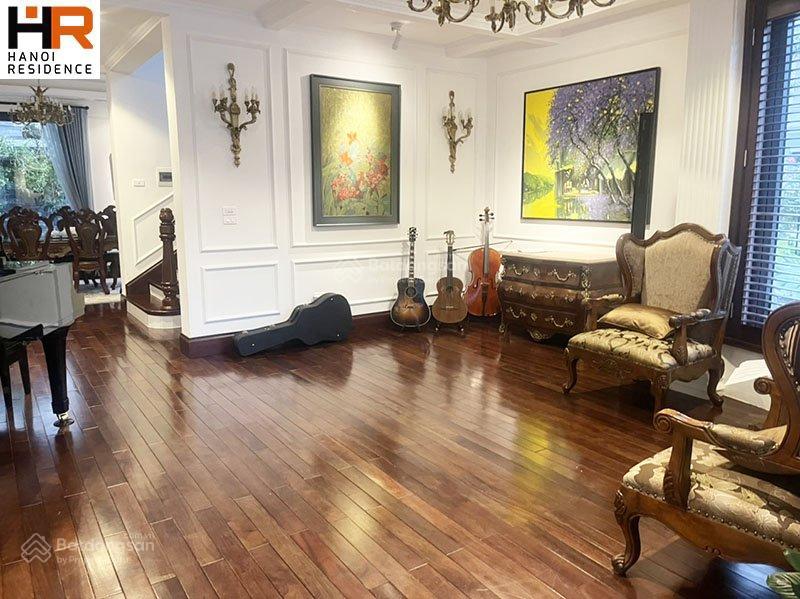 Bán biệt thự góc Ciputra 305m2 có sân vườn, thang máy hướng Tây Nam đã sửa đẹp giá 123 tỷ