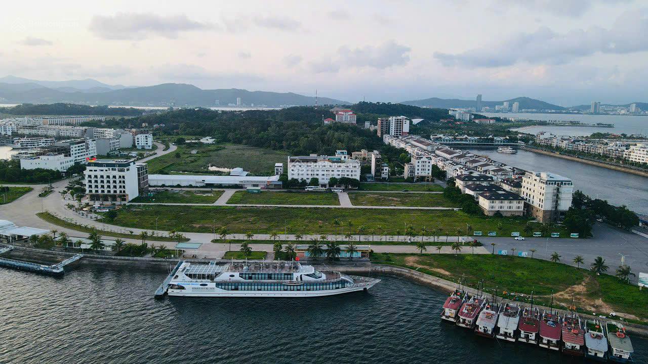 Cần bán lô biệt thự Tuần Châu, Hạ Long vị trí trục đường chính giá cắt lỗ chỉ 1xtr/m2