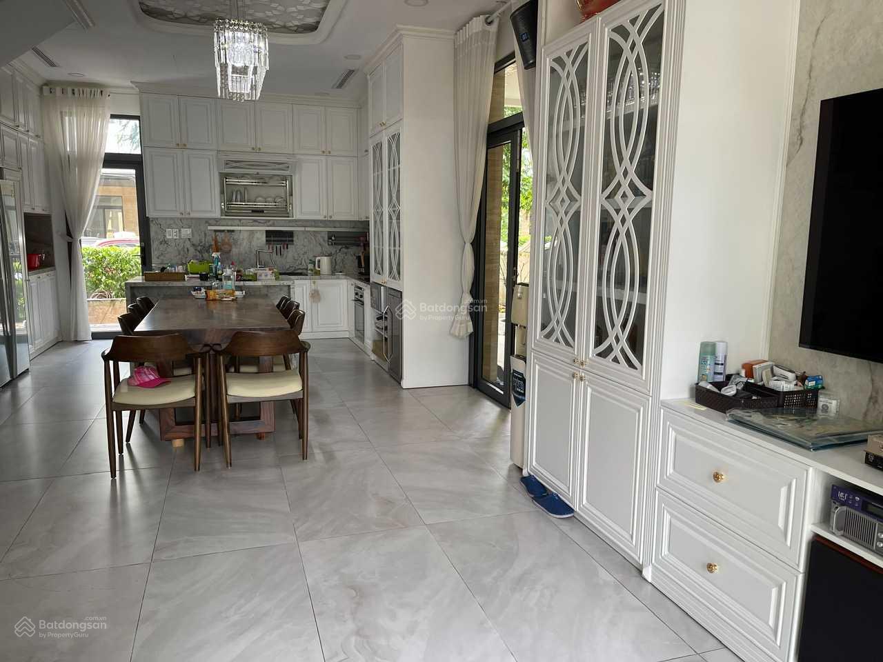 Chính chủ cho thuê biệt thự song lập Verosa Park 8,5x16m. Full nội thất đẹp. Gọi ngay 0982 667 ***