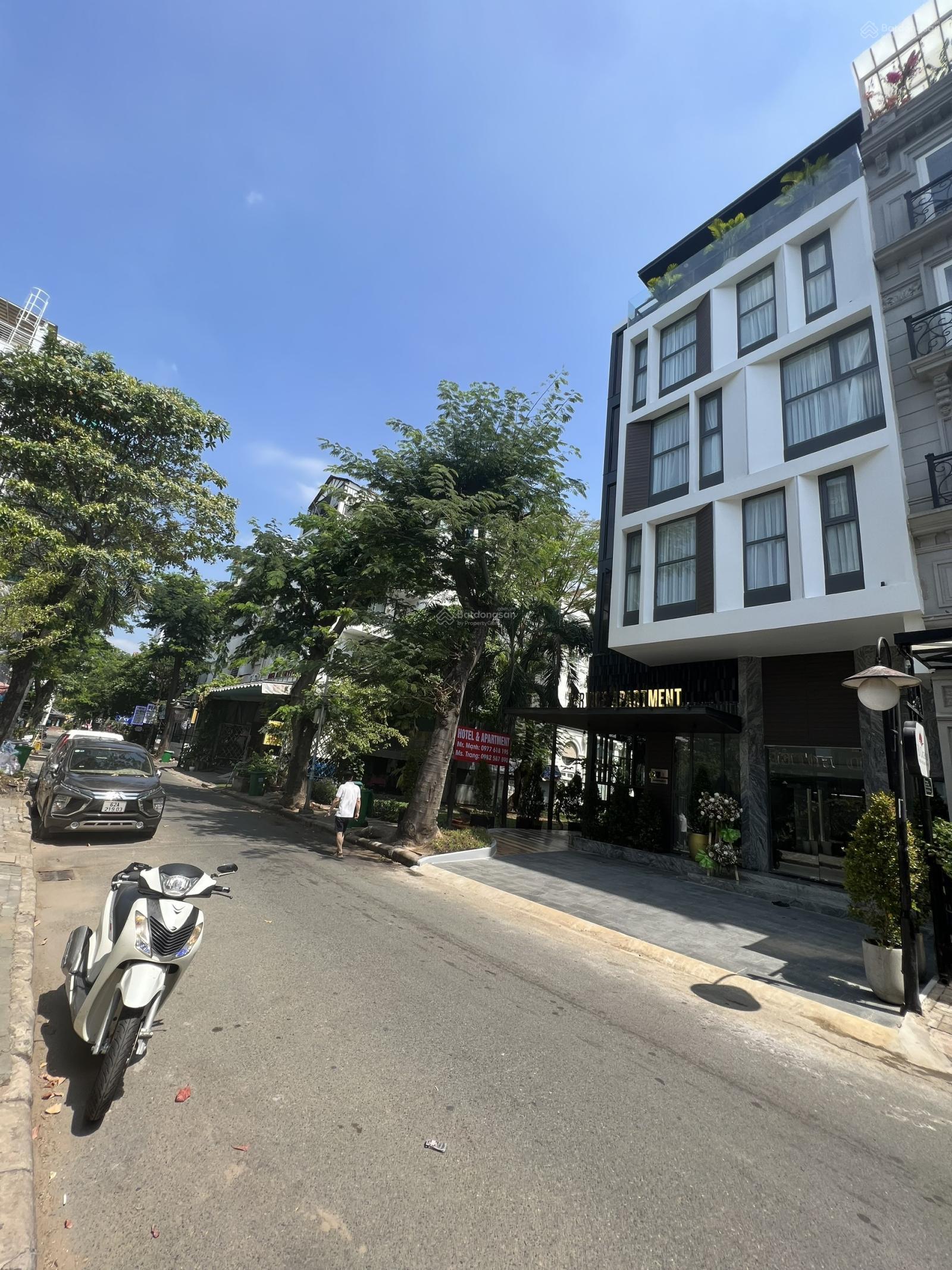 Bán nhà căn góc công viên khu Hưng Gia, PMH, diện tích: 8*18,5m, có 17 phòng. 56tỷ800, 0903 775 ***