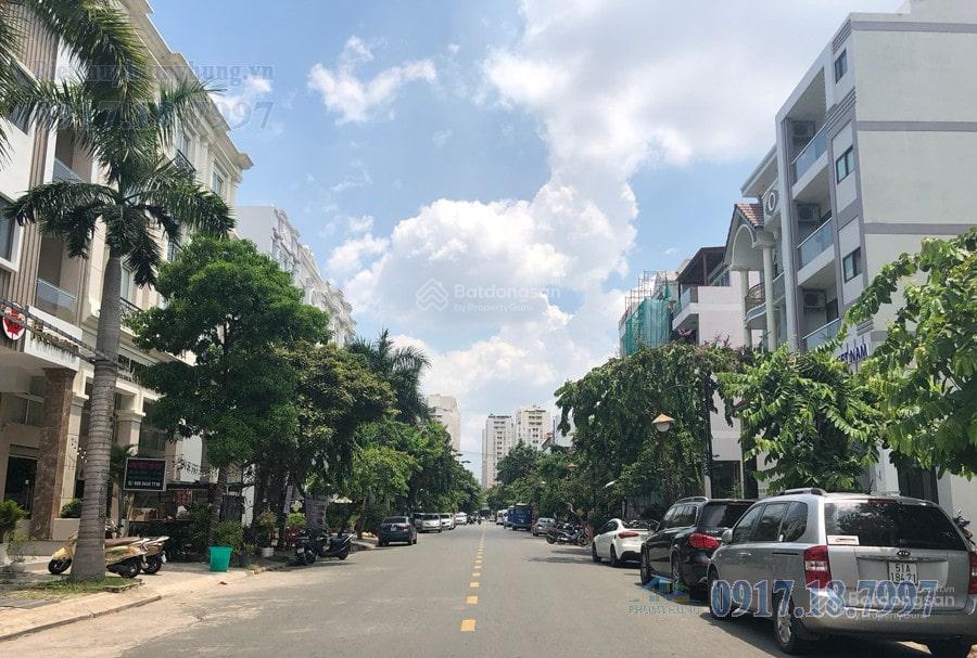 Bán nhà căn góc công viên khu Hưng Gia, PMH, diện tích: 8*18,5m, có 17 phòng. 56tỷ800, 0903 775 ***