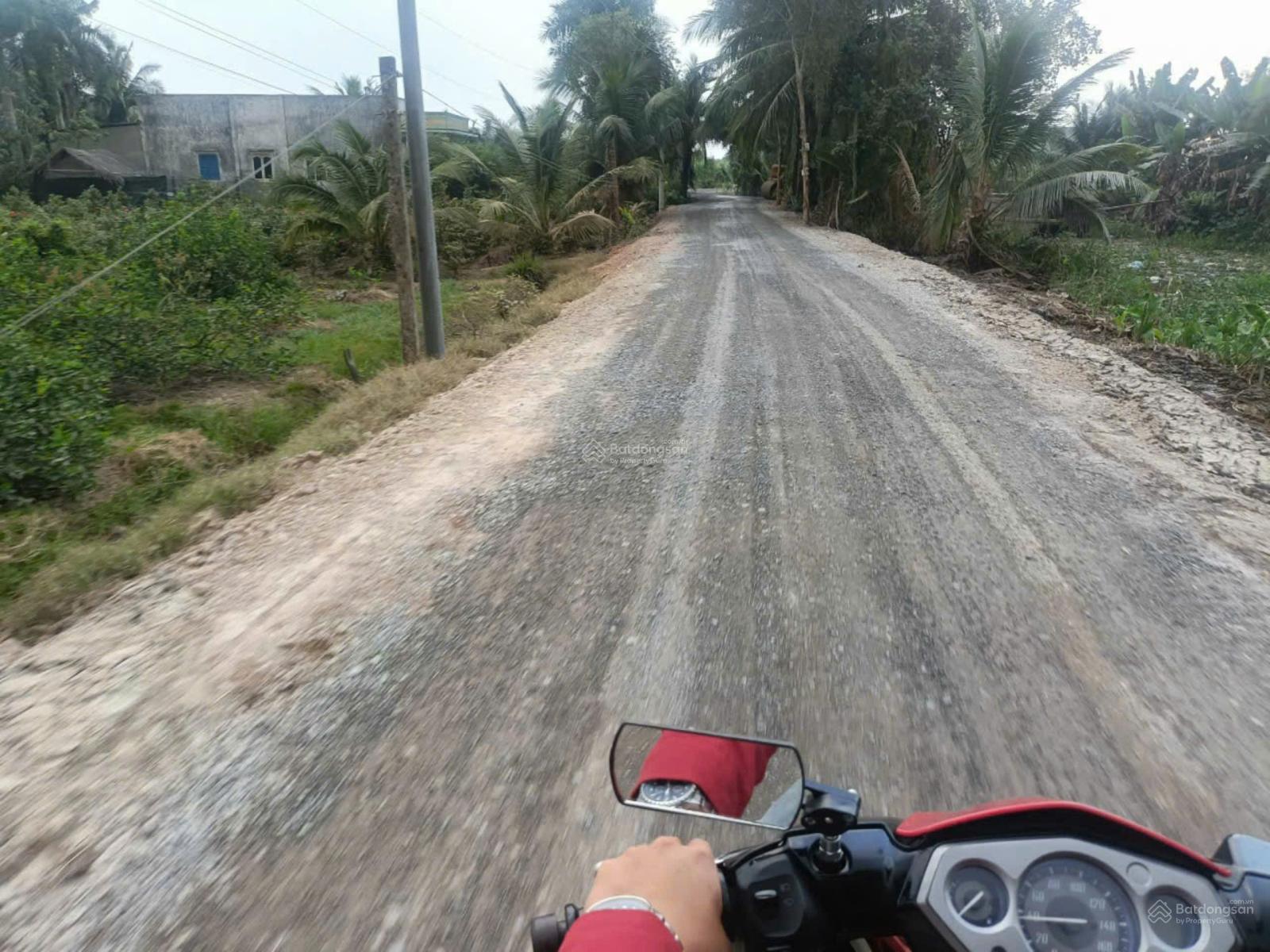 Chính chủ bán lô đất 3 mặt tiền đường xe tải, tổng 1200m2 giá chỉ 1.5 tỷ TL. Dân cư đông nghẹt Chính chủ bán lô đất 3 mặt tiền đường xe tải, tổng 1200m2 giá chỉ 1.5 tỷ TL. Dân cư đông nghẹt