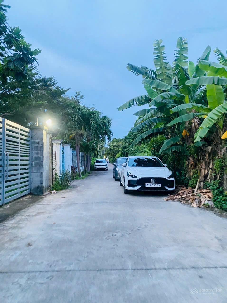 Đất Bình Nhâm 16,5*46 kế Đường CMT8 LH 0909 036 ***