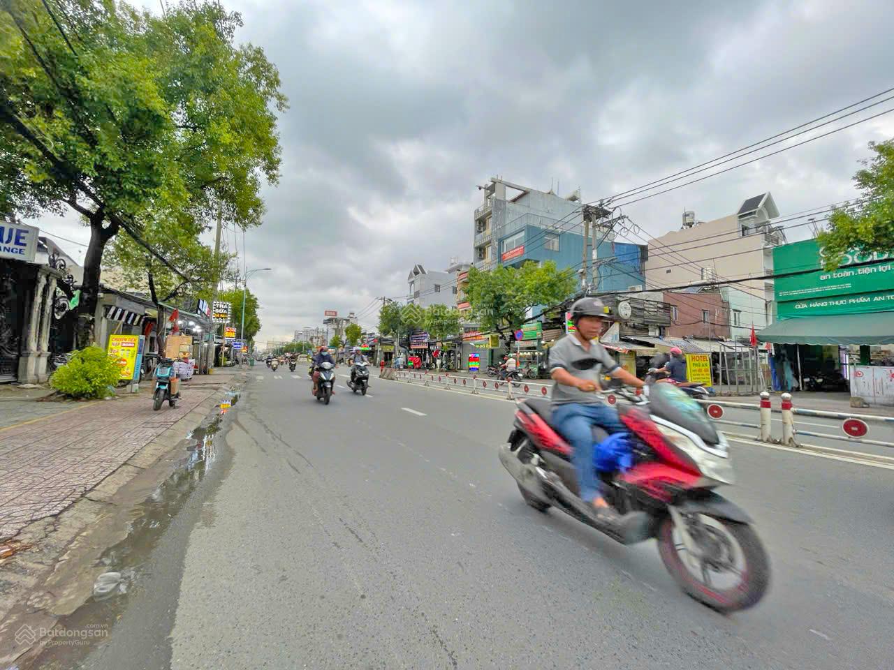 Nhà MTKD đường Lê Văn Qưới, Bình Tân, 5 x 30m vuông, cấp 4, gác lửng. Giá: 20.5 tỷ