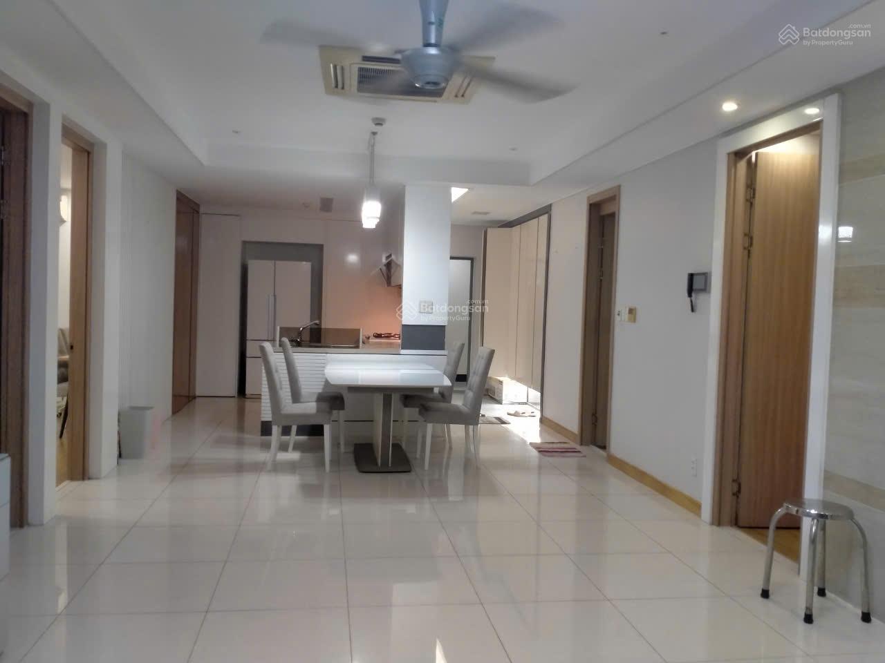 Bán căn hộ chung cư Bình Minh ba phòng 3WC giá 6,2 tỷ sổ hồng 106m2