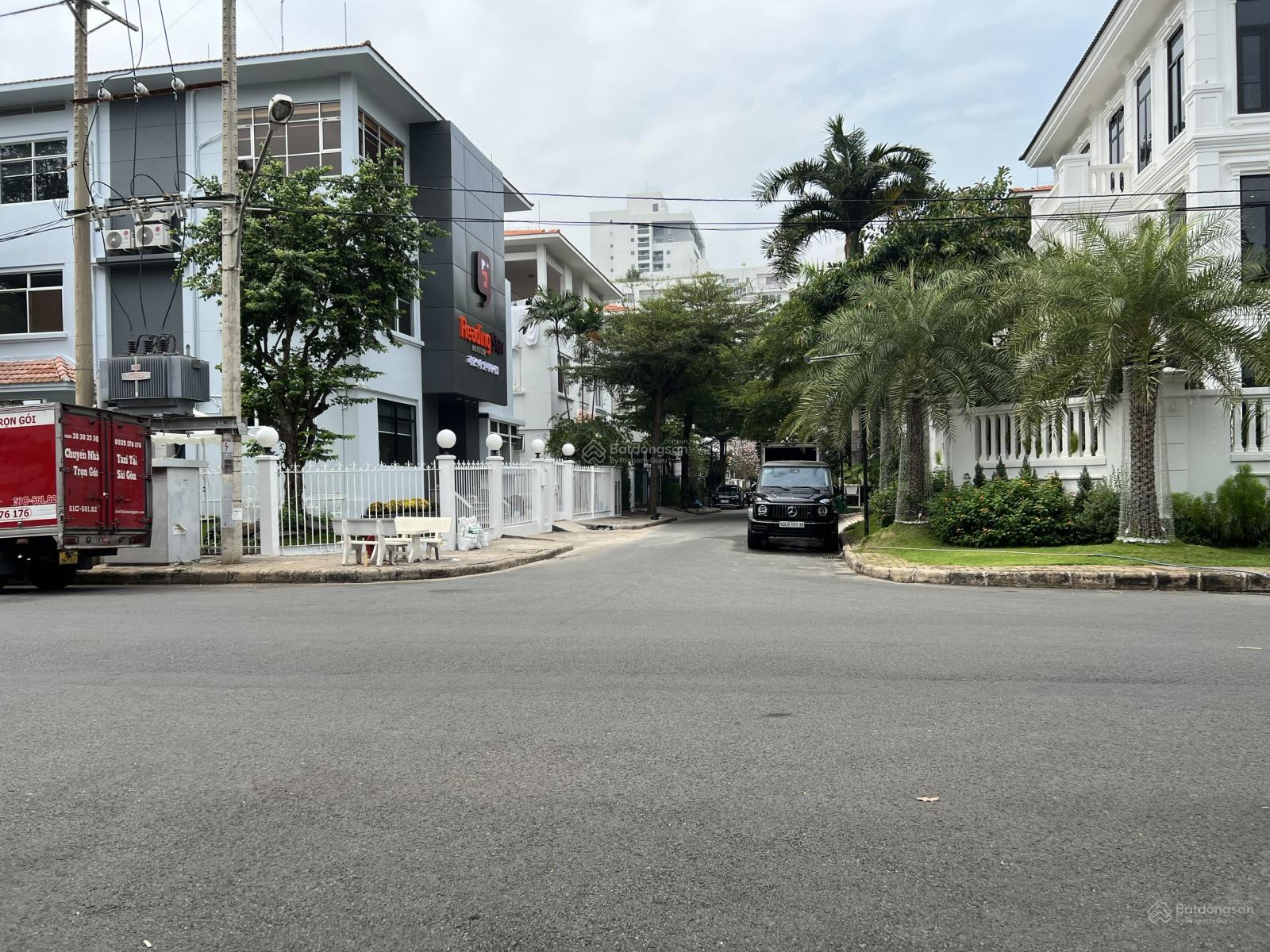 Bán Biệt thự đơn lập góc 2 mặt tiền khu Mỹ Kim 2 - PMH, Q.7. DT: 320m2, 1T2L, HĐT cao, giá 125 tỷ