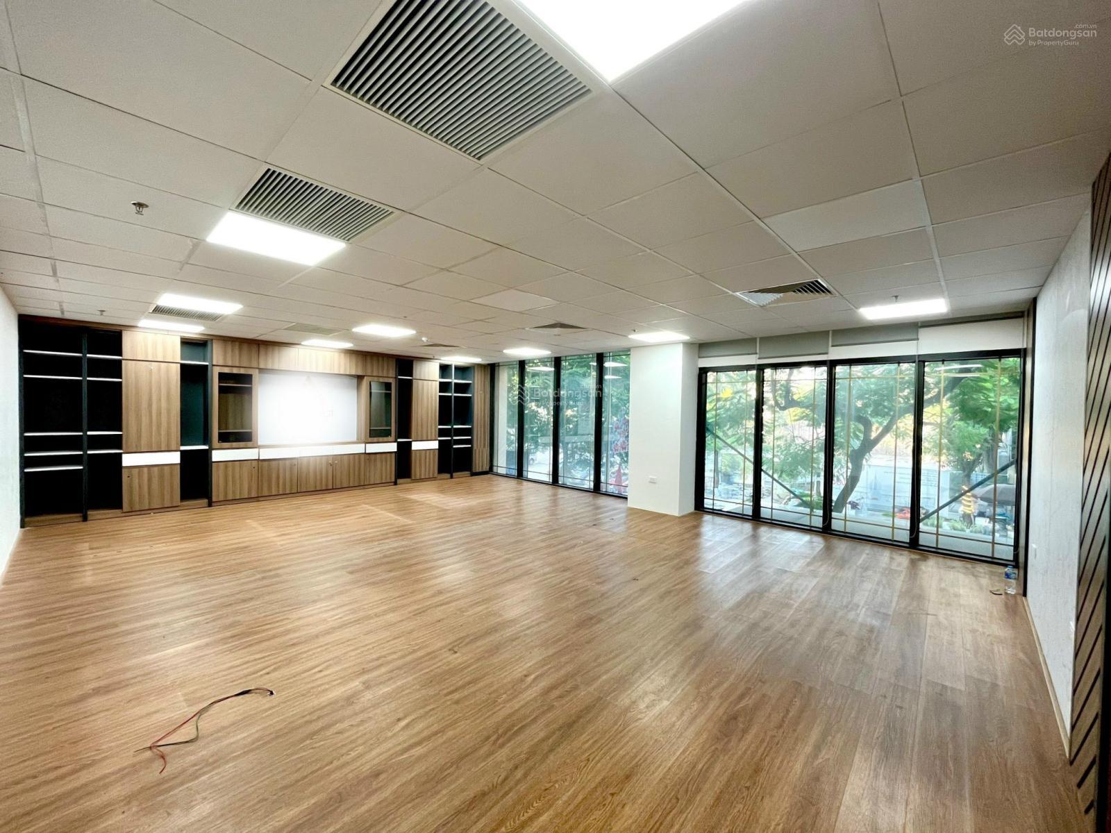 Cho thuê văn phòng, kho tại 46 phố Linh Lang, Ba Đình. Diện tích 25m2, tầng 1. Giá 6 triệu/tháng Cho thuê văn phòng, kho tại 46 phố Linh Lang, Ba Đình. Diện tích 25m2, tầng 1. Giá 6 triệu/tháng