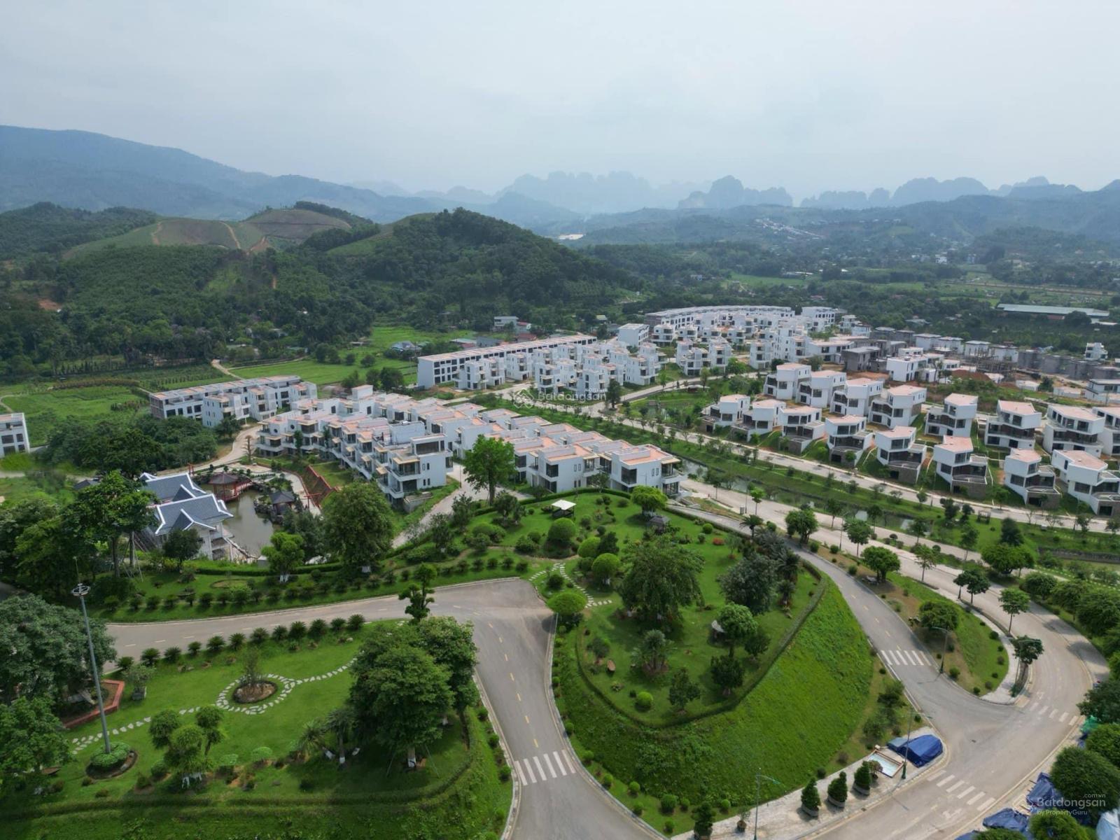 [NGOẠI GIAO] 01 căn mặt hồ cảnh quan, đài phun nước, Khu A. Diện tích 345m2. Giá Full ~30tr/m2