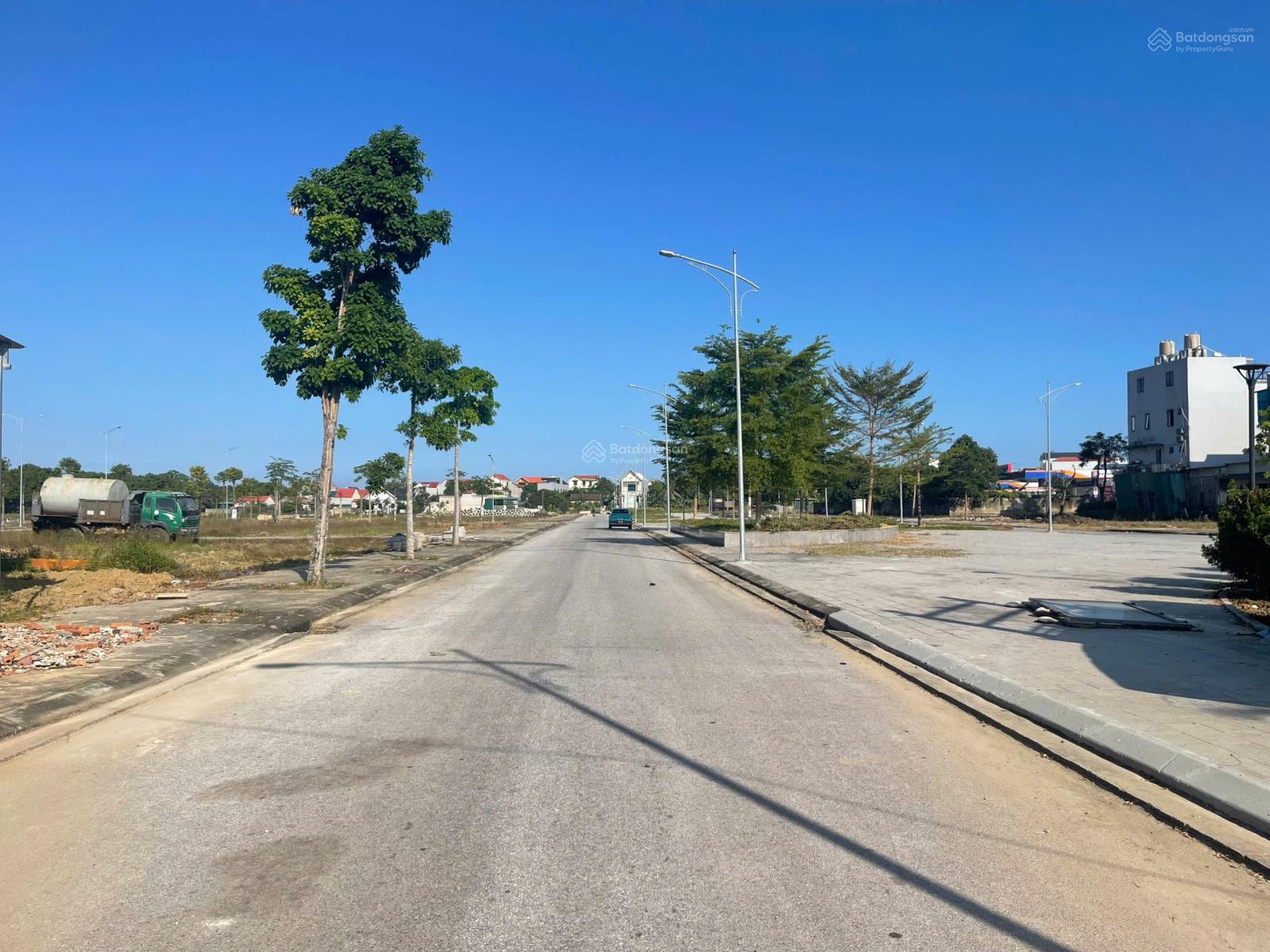 Bán đất nền ngay đường 10, thuộc phân khu Hải Tiến Center, cạnh chợ Vực. Sổ đỏ sẵn, xây dựng tự do