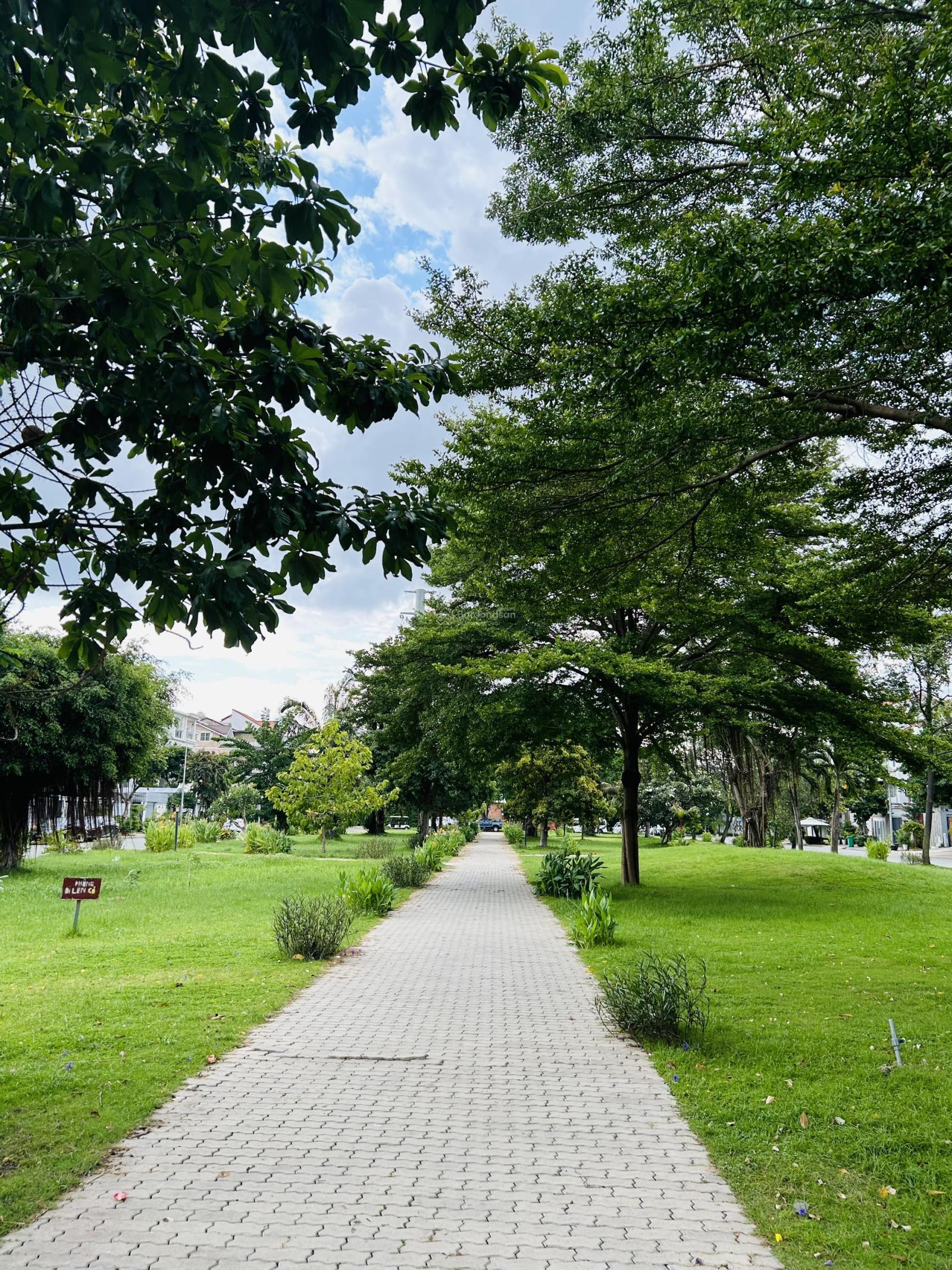 34,5 tỷ /DT 233m2, căn biệt thự sân vườn có hầm giá tốt nhất Phú mỹ vạn phát hưng. LH 0906 459 *** 34,5 tỷ /DT 233m2, căn biệt thự sân vườn có hầm giá tốt nhất Phú mỹ vạn phát hưng. LH 0906 459 ***