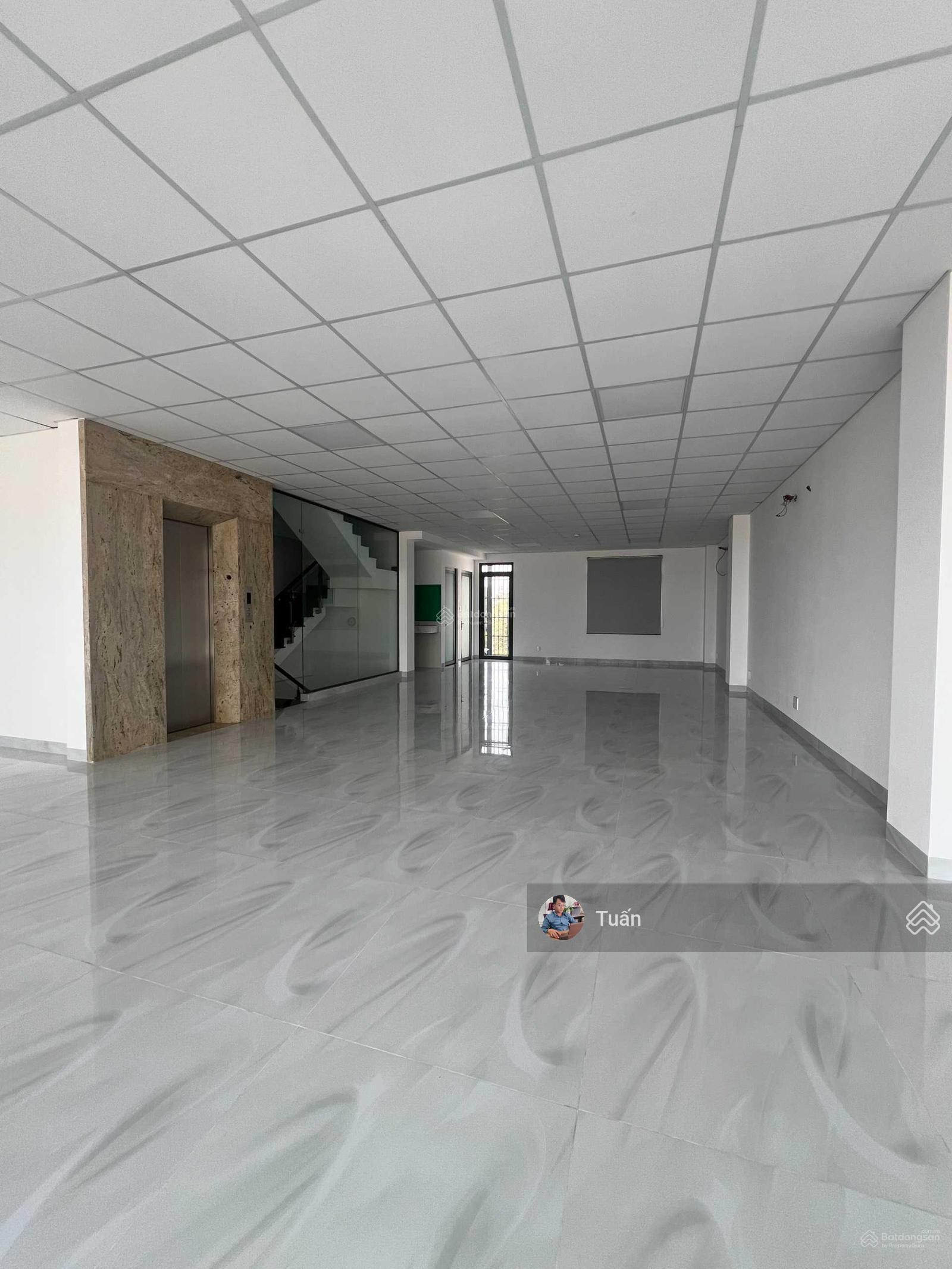 Cho thuê nhà ngay TTHC TP Thủ Đức. Hầm 3 lầu trống suốt. 7x20m. Thang máy. Nhà mới. Giá 50tr/tháng