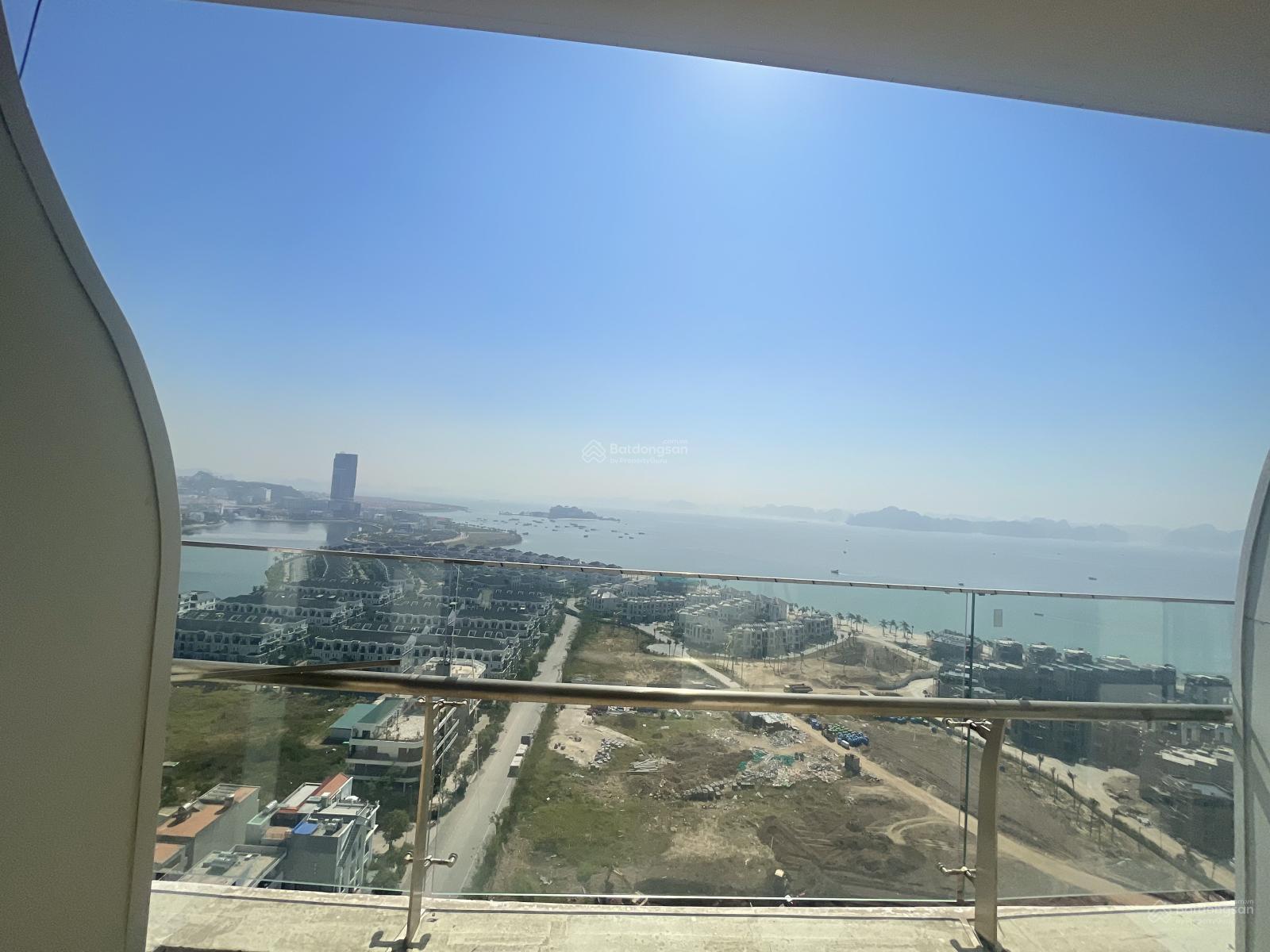 Chính chủ cần bán căn studio tầng cao cắt lỗ view trực vịnh biển Hạ Long, giá tốt nhất thị trường