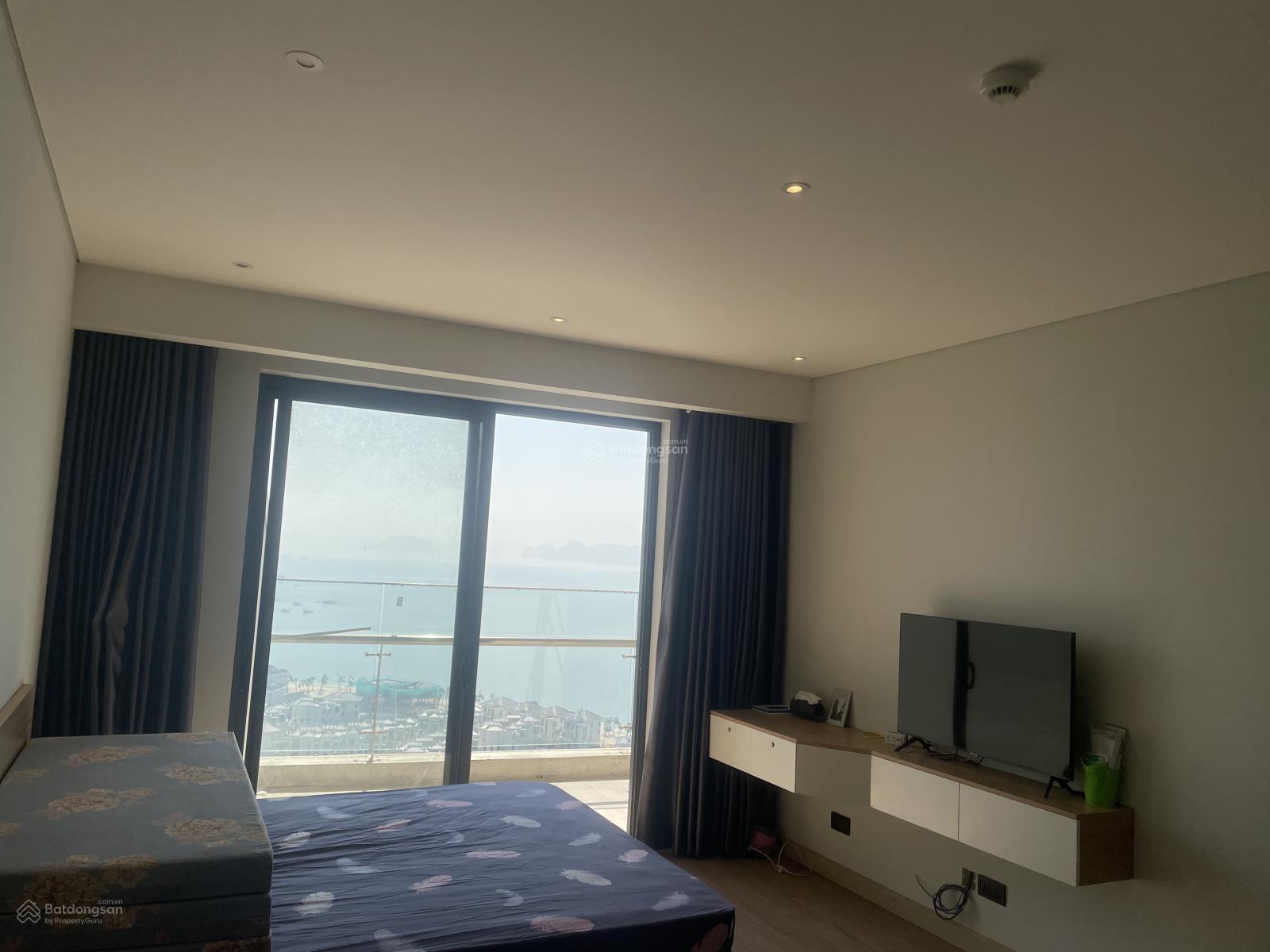 Chính chủ cần bán căn studio tầng cao cắt lỗ view trực vịnh biển Hạ Long, giá tốt nhất thị trường