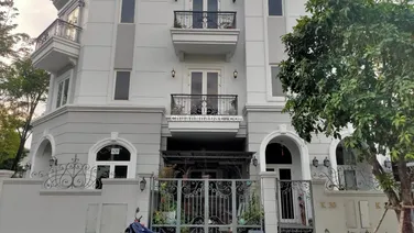 Kẹt ngân hàng bán gấp biệt thự LK 6x20m dự án Sol Villas tại KDC cao cấp Phố Đông. LH: 0901 300 ***