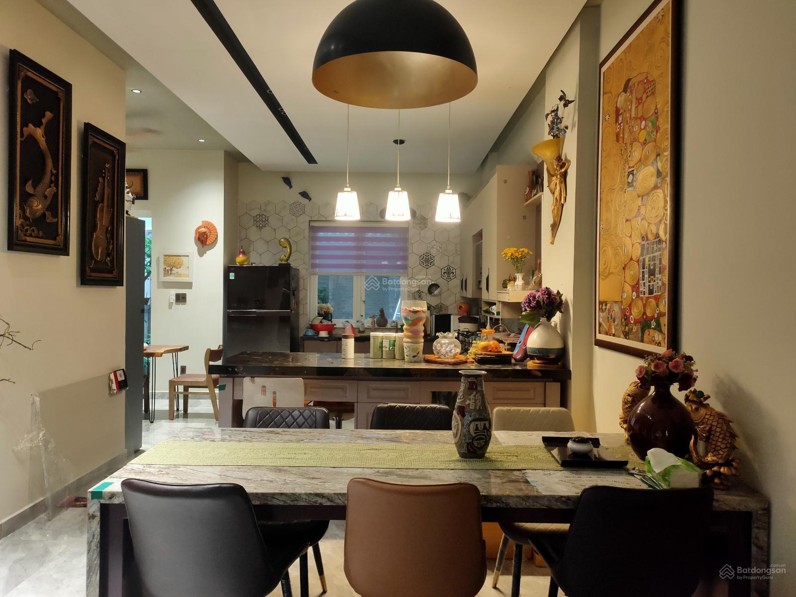 Kẹt ngân hàng bán gấp biệt thự LK 6x20m dự án Sol Villas tại KDC cao cấp Phố Đông. LH: 0901 300 ***