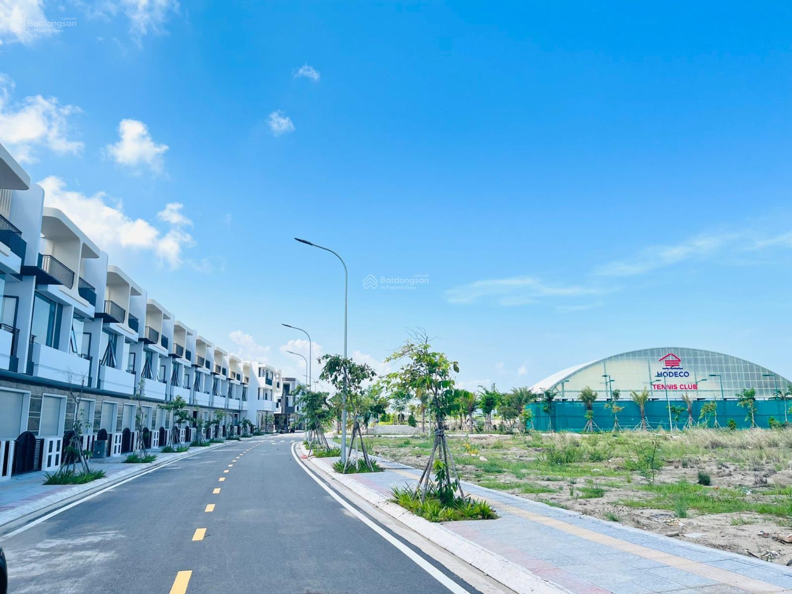 Hàng hiếm tại đường 3/2, bán nhà phố liền kề giá 5,1 tỷ, DT 102.32m2, 3PN, 3PT Hàng hiếm tại đường 3/2, bán nhà phố liền kề giá 5,1 tỷ, DT 102.32m2, 3PN, 3PT