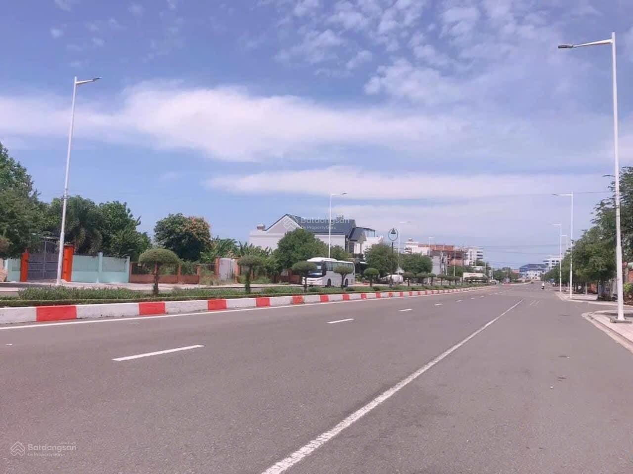 ĐẤT MẶT TIỀN NGUYỄN CHÍ THANH TT LONG HẢI BRVT SÁT BIỂN GIÁ RẺ - 0932 698 ***