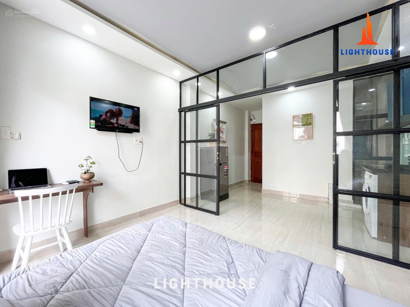 Căn hộ tách bếp full nội thất giá siêu ưu đãi siêu thoáng ngay đường 3/2