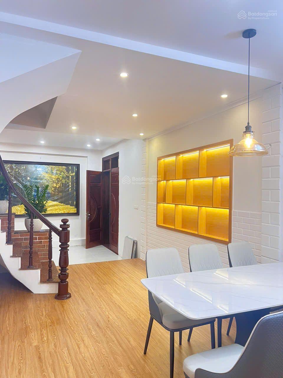 Chính chủ bán nhà ngõ 290 Kim Mã 45m2 5 tầng tự xây full nội thất 8.8 tỷ Chính chủ bán nhà ngõ 290 Kim Mã 45m2 5 tầng tự xây full nội thất 8.8 tỷ