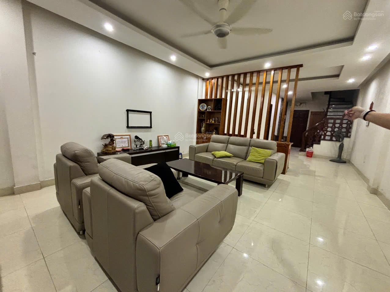 Cho thuê liền kề VOV Mễ Trì 92m2 x 5 tầng thông sàn thang máy 35 triệu 0903 409 ***