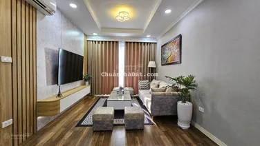 Chính chủ bán CH 3N-2VS. Dt: 110m. Giá: 8 tỷ. Đc: C14 - Bộ Công An, Tố Hữu. Nội thất đầy đủ.